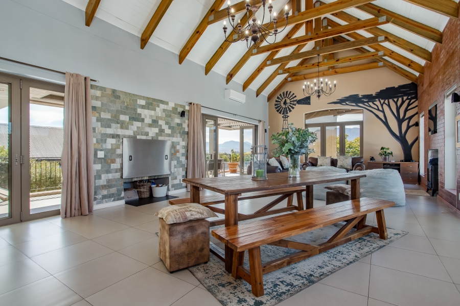 5 Bedroom Property for Sale in Lemoenkloof Western Cape
